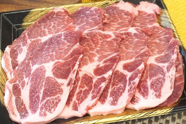 豚肩ロース 500g / ¥1,650　1kg / ¥3,080